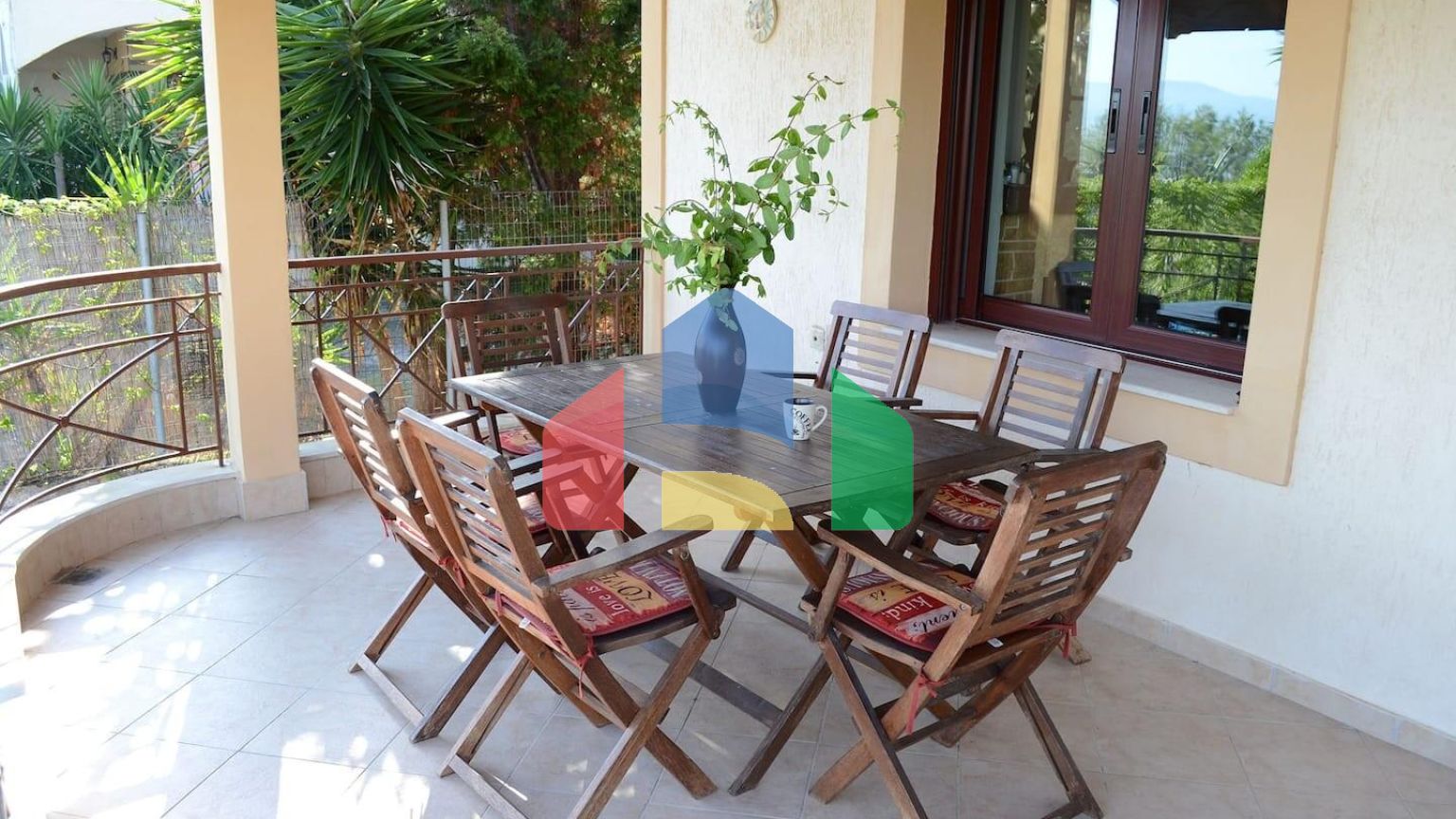 Продаж - Котедж 185 m² Евія