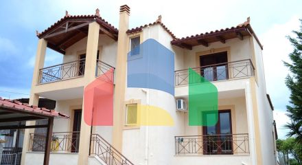 Продаж - Котедж 185 m² Евія