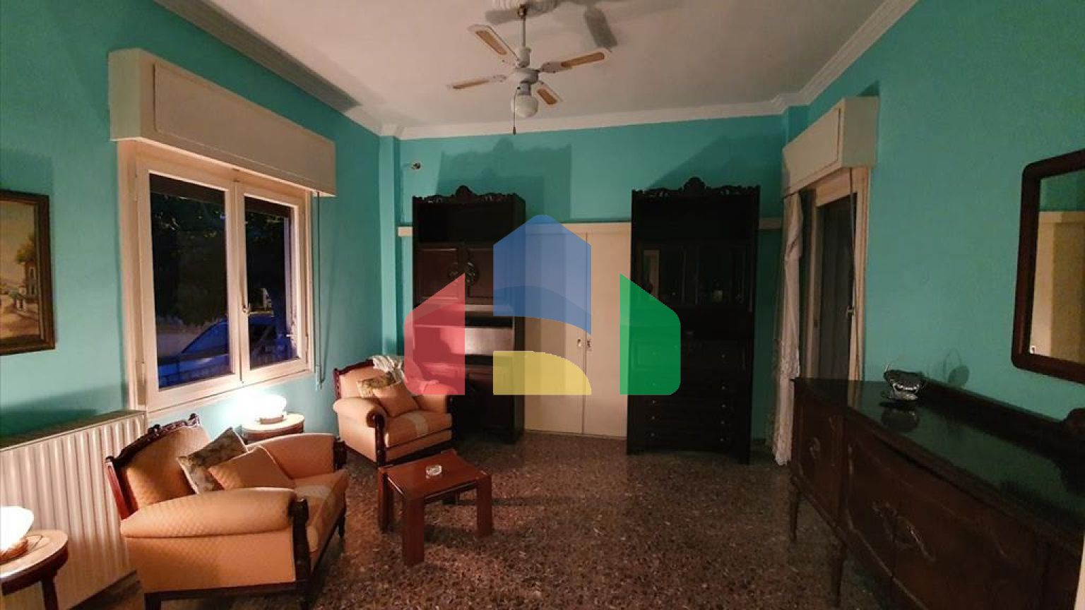 Продаж - Готель 307 m² Евія