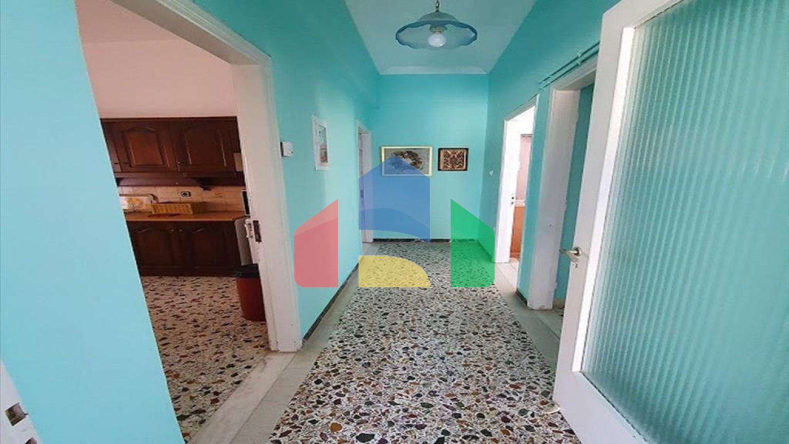 Продаж - Готель 307 m² Евія