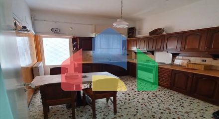 Продаж - Готель 307 m² Евія