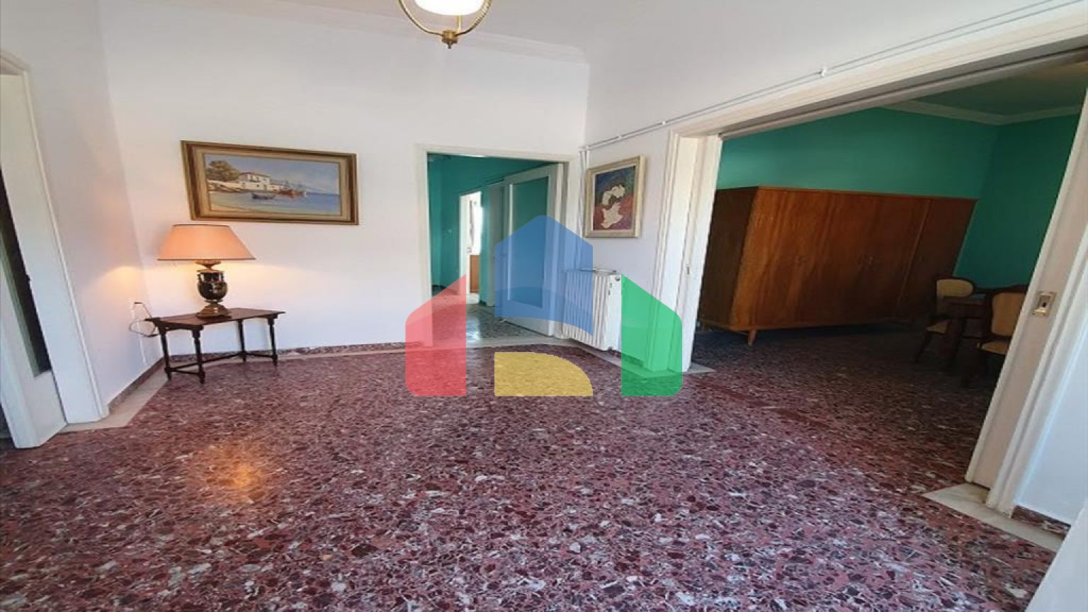 Продаж - Готель 307 m² Евія