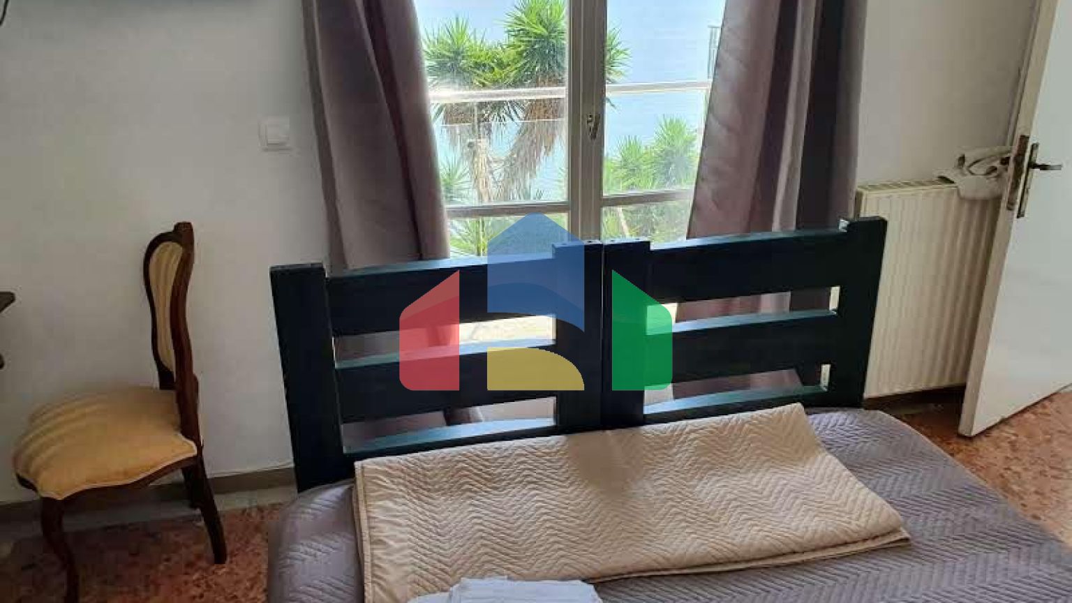 Продаж - Готель 307 m² Евія