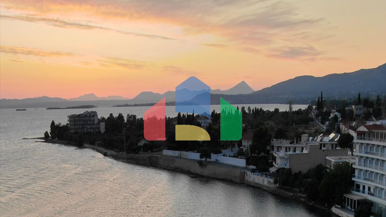 Продаж - Готель 307 m² Евія