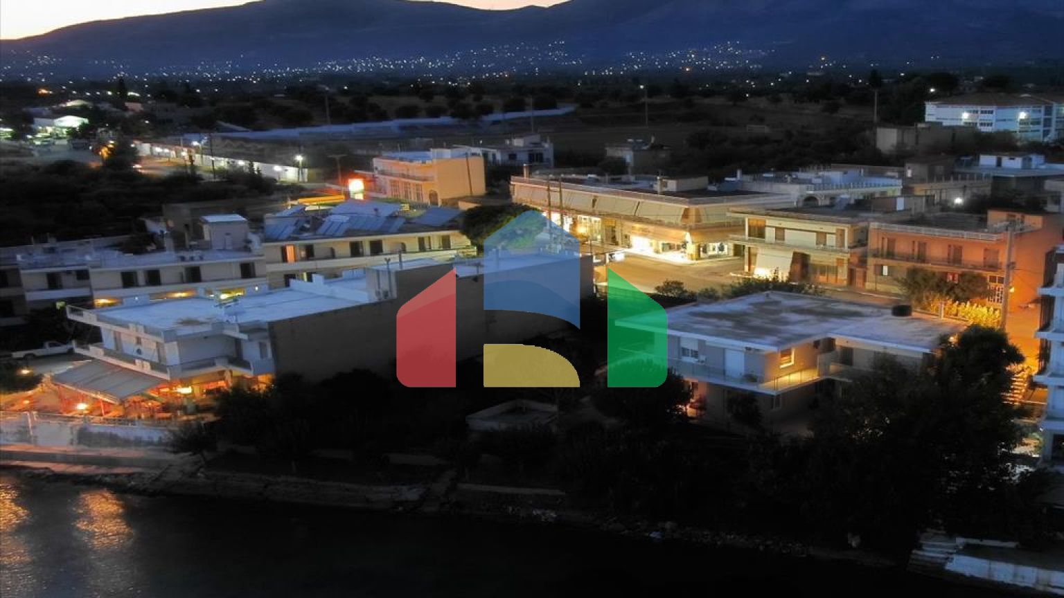 Продаж - Готель 307 m² Евія