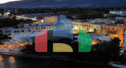 Продаж - Готель 307 m² Евія