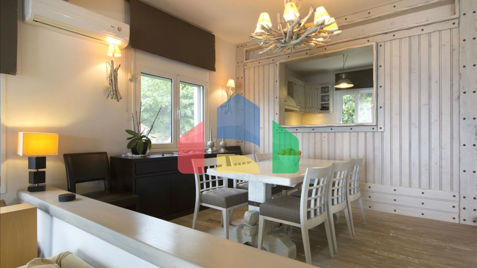 Продаж - Вілла 350 m² Евія