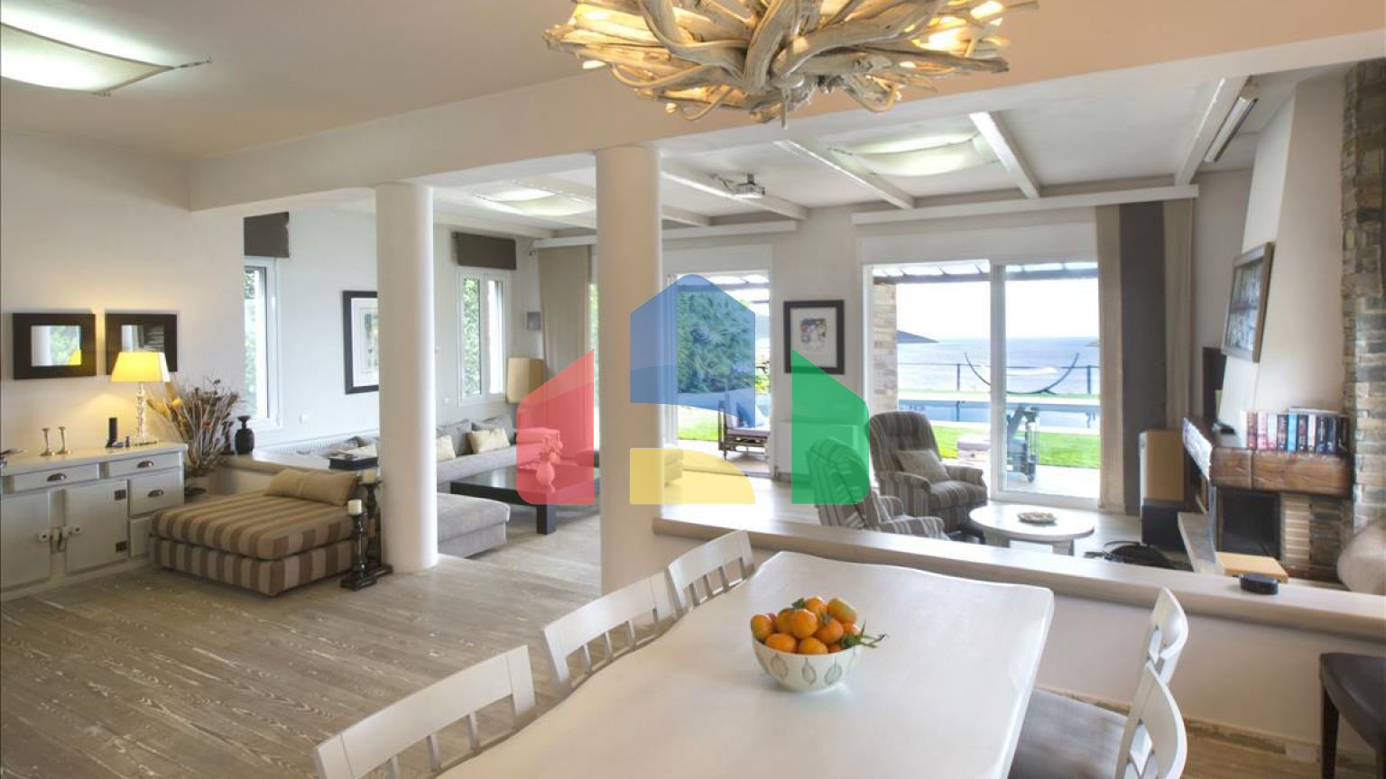 Продаж - Вілла 350 m² Евія