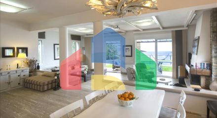 Продаж - Вілла 350 m² Евія