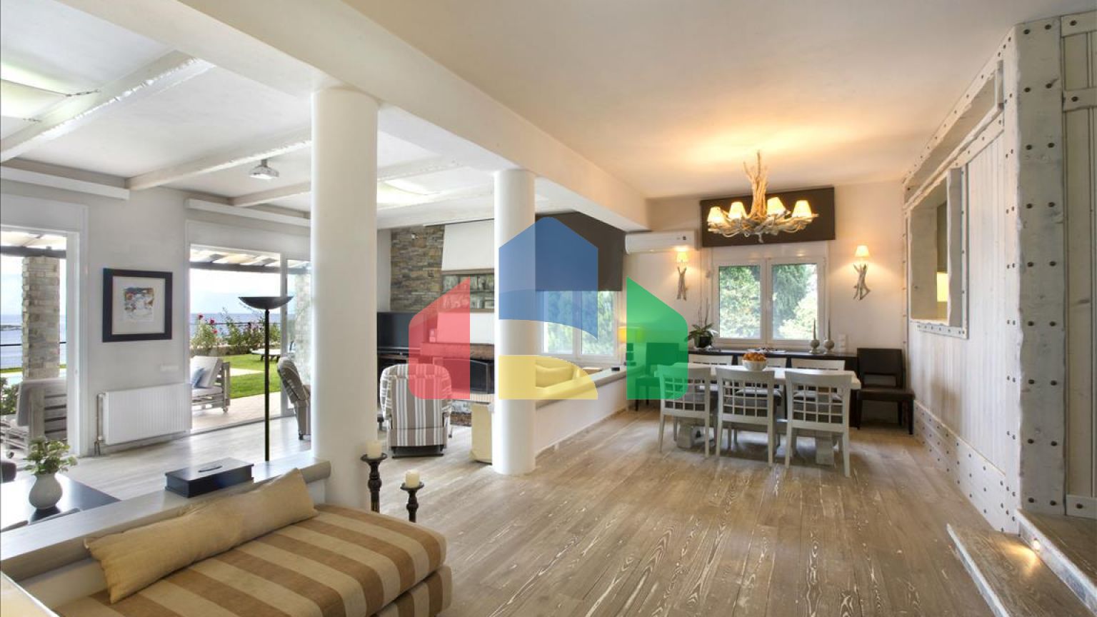 Продаж - Вілла 350 m² Евія