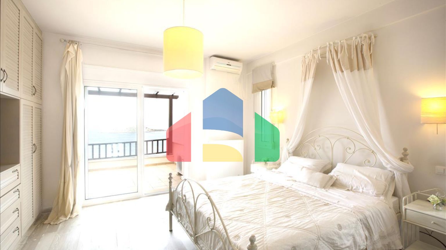 Продаж - Вілла 350 m² Евія