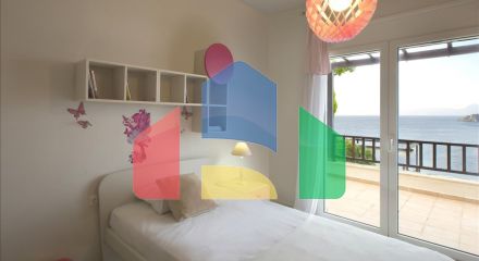 Продаж - Вілла 350 m² Евія