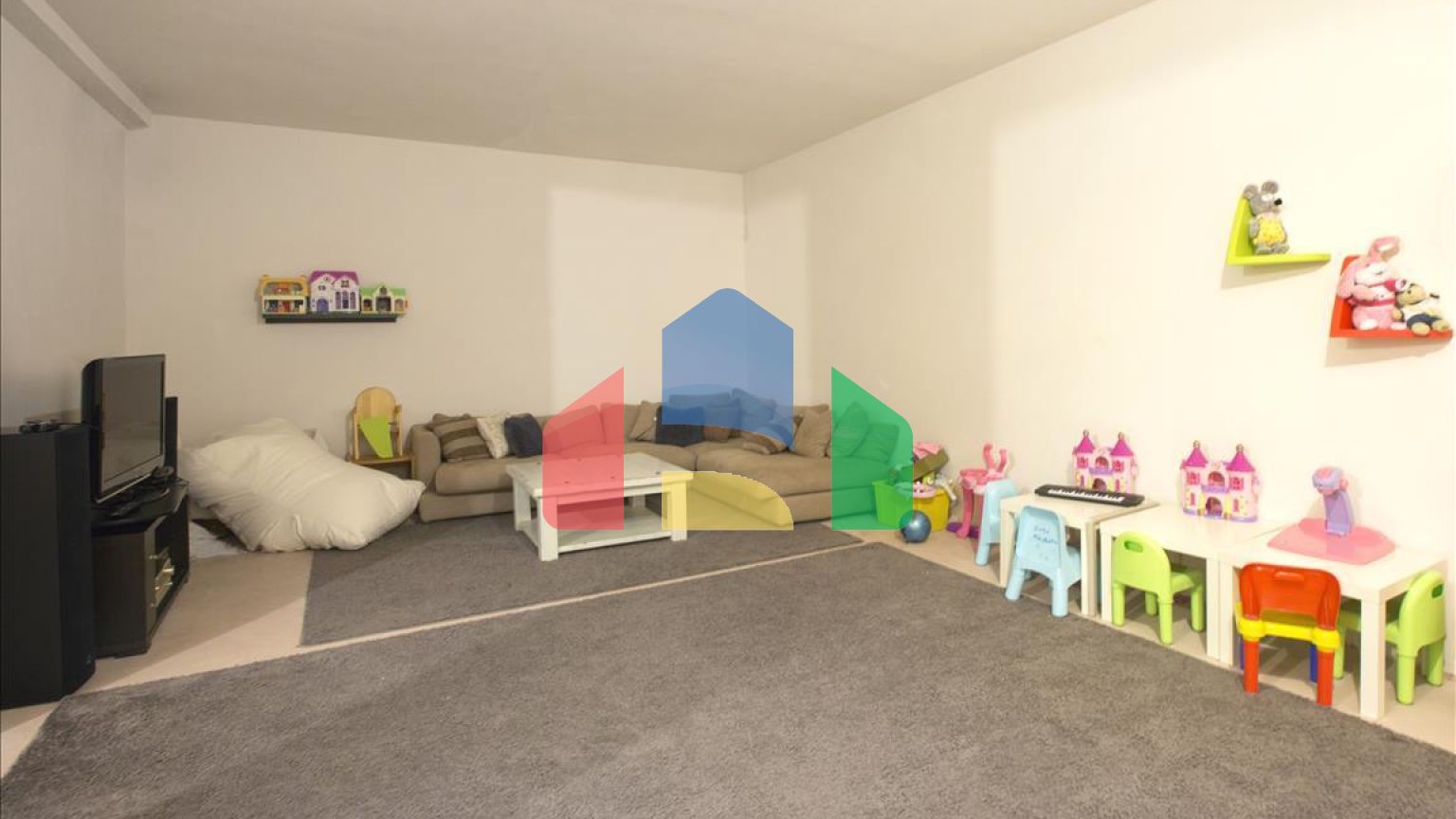 Продаж - Вілла 350 m² Евія