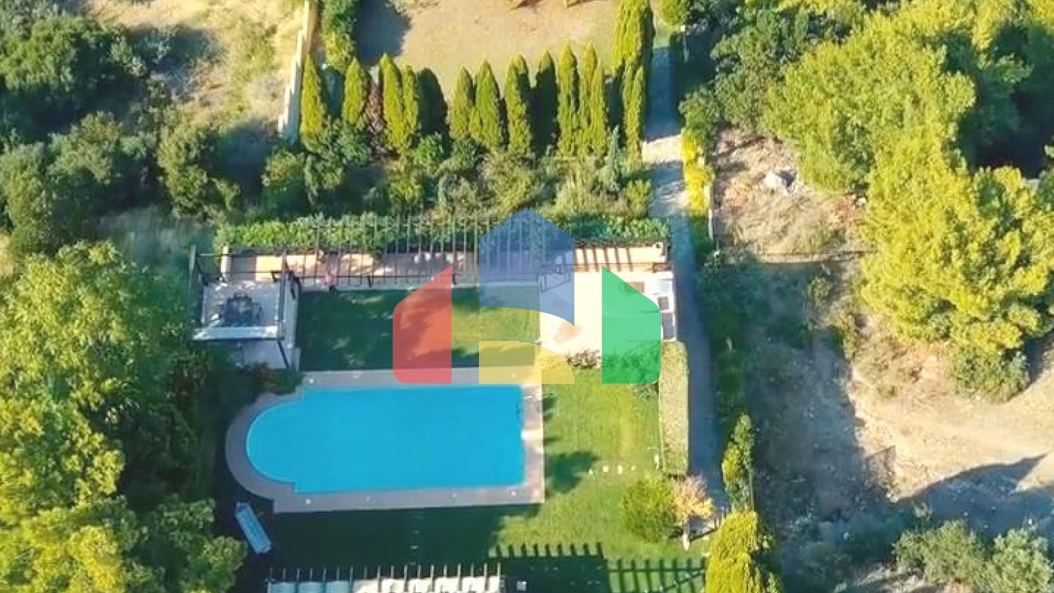 Продаж - Вілла 350 m² Евія