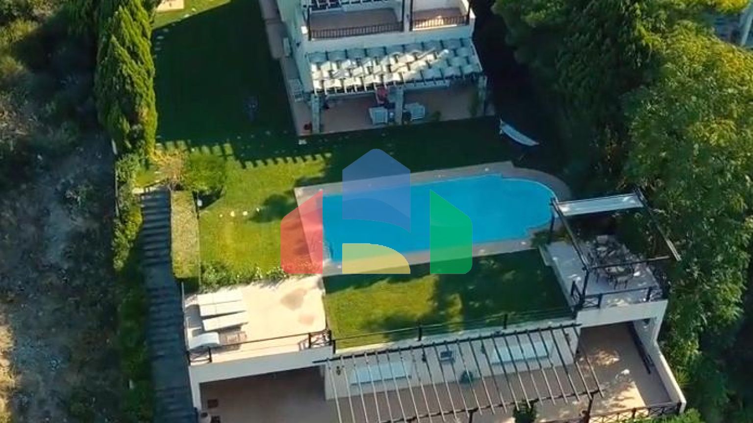 Продаж - Вілла 350 m² Евія