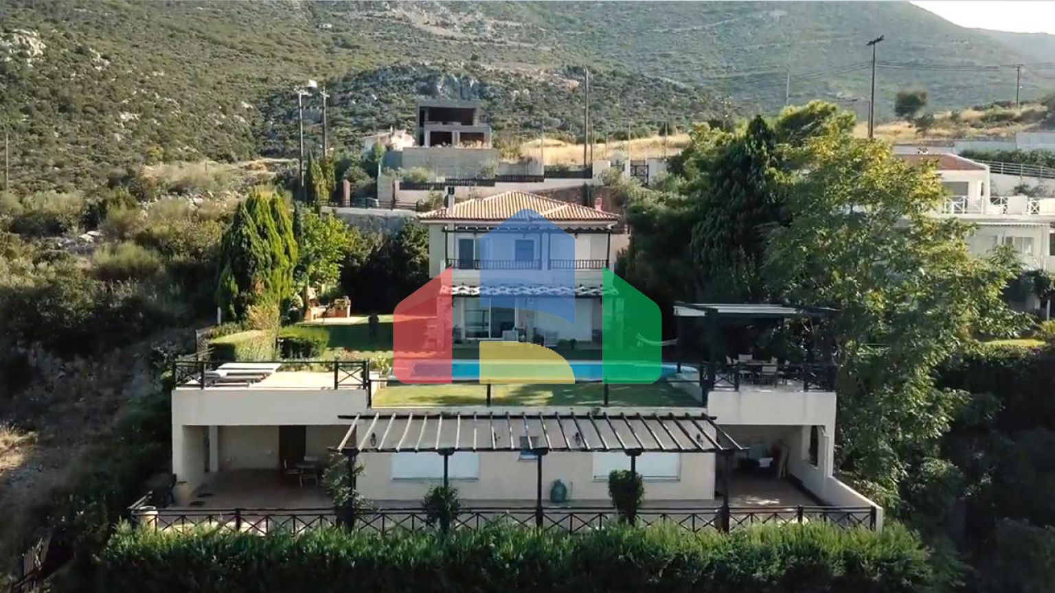 Продаж - Вілла 350 m² Евія