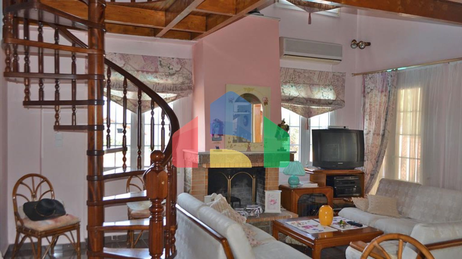 Продажа - Коттедж 220 m² Эвия