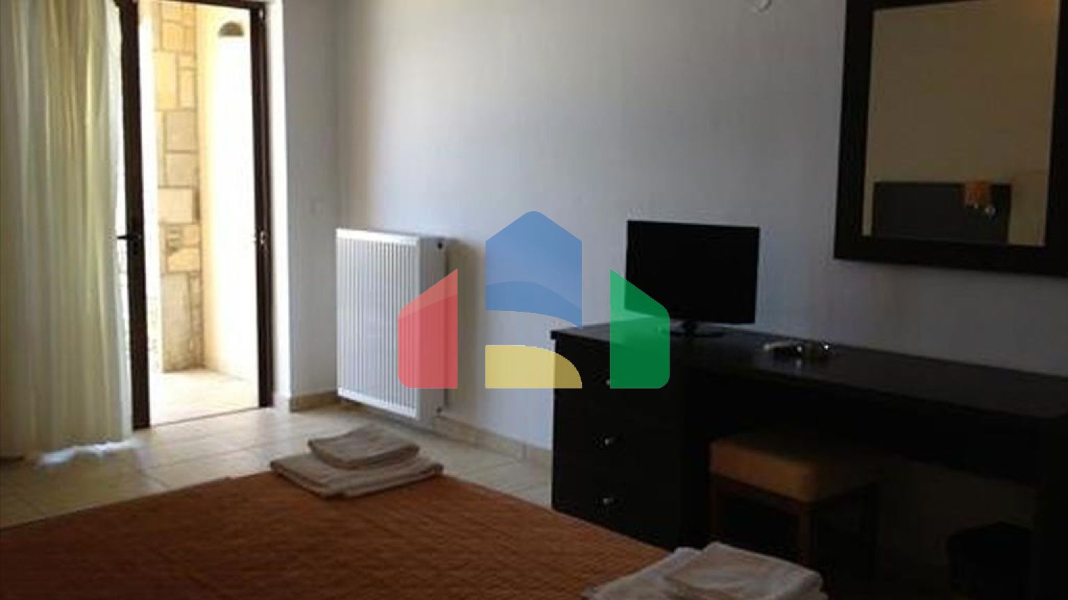 Продаж - Готель 700 m² Евія