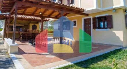 Продаж - Котедж 180 m² Евія