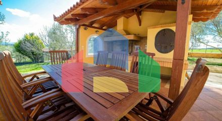 Продаж - Котедж 180 m² Евія