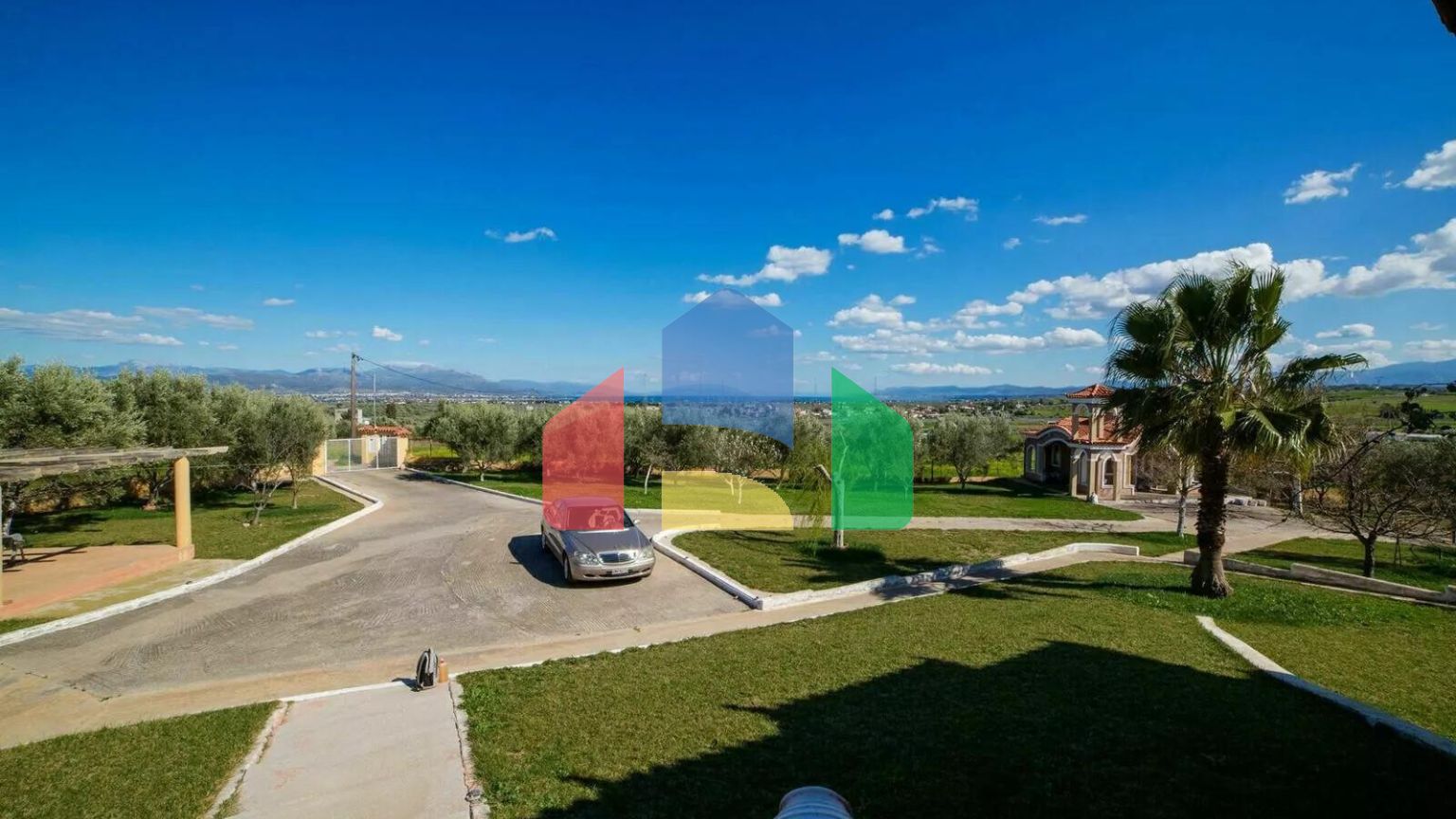 Продаж - Котедж 180 m² Евія