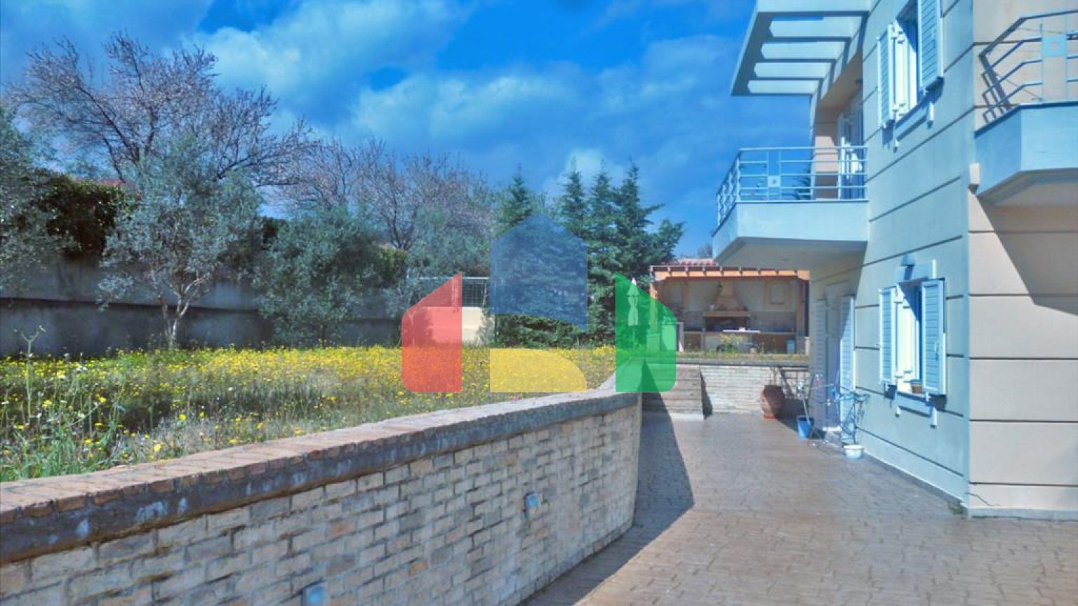 Продаж - Котедж 430 m² Евія