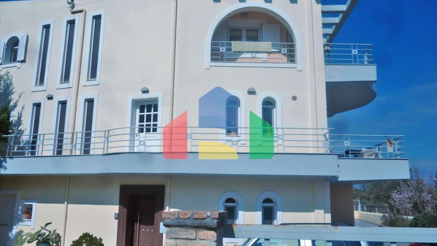 Продаж - Котедж 430 m² Евія