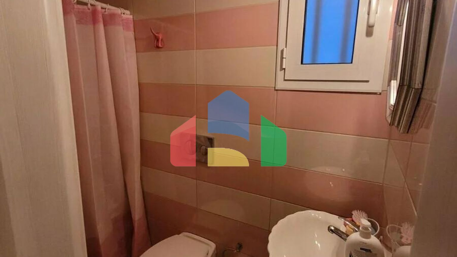 Продаж - Котедж 184 m² Евія