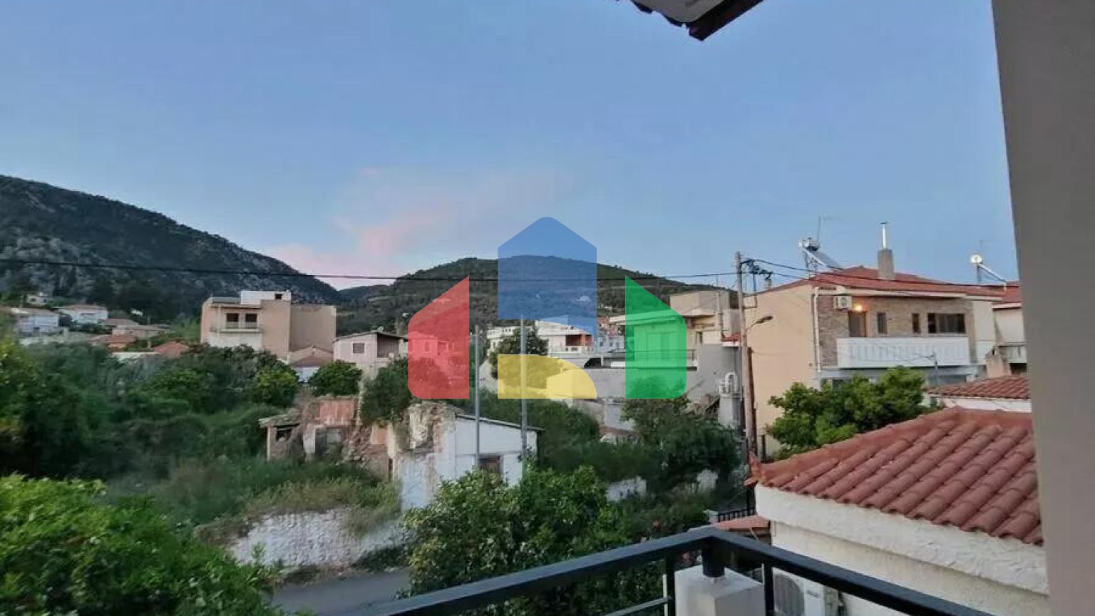 Продаж - Котедж 184 m² Евія