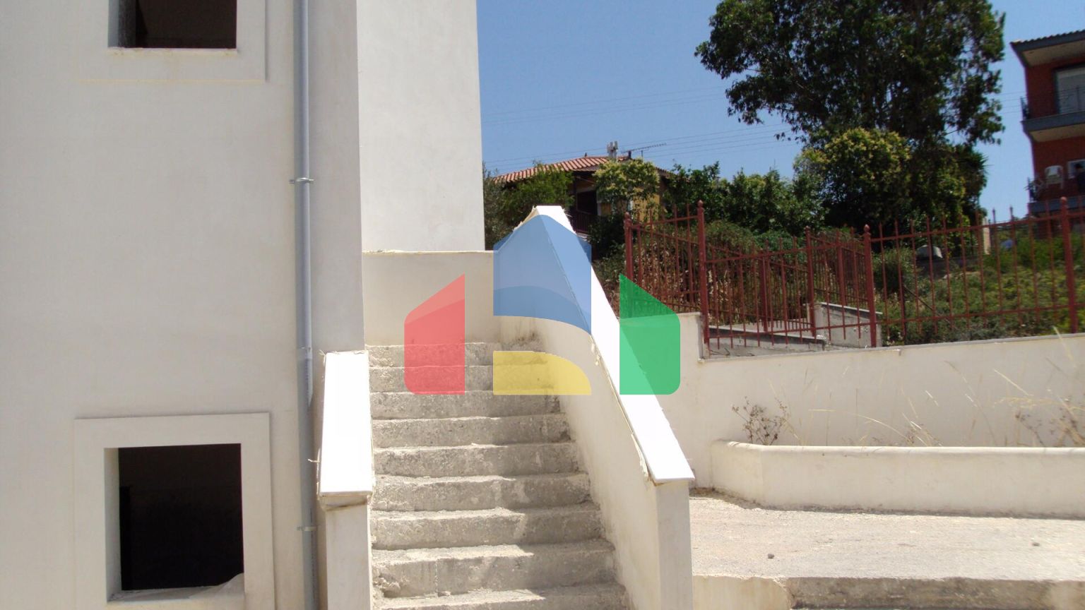 Продаж - Таунхаус 195 m² Евія