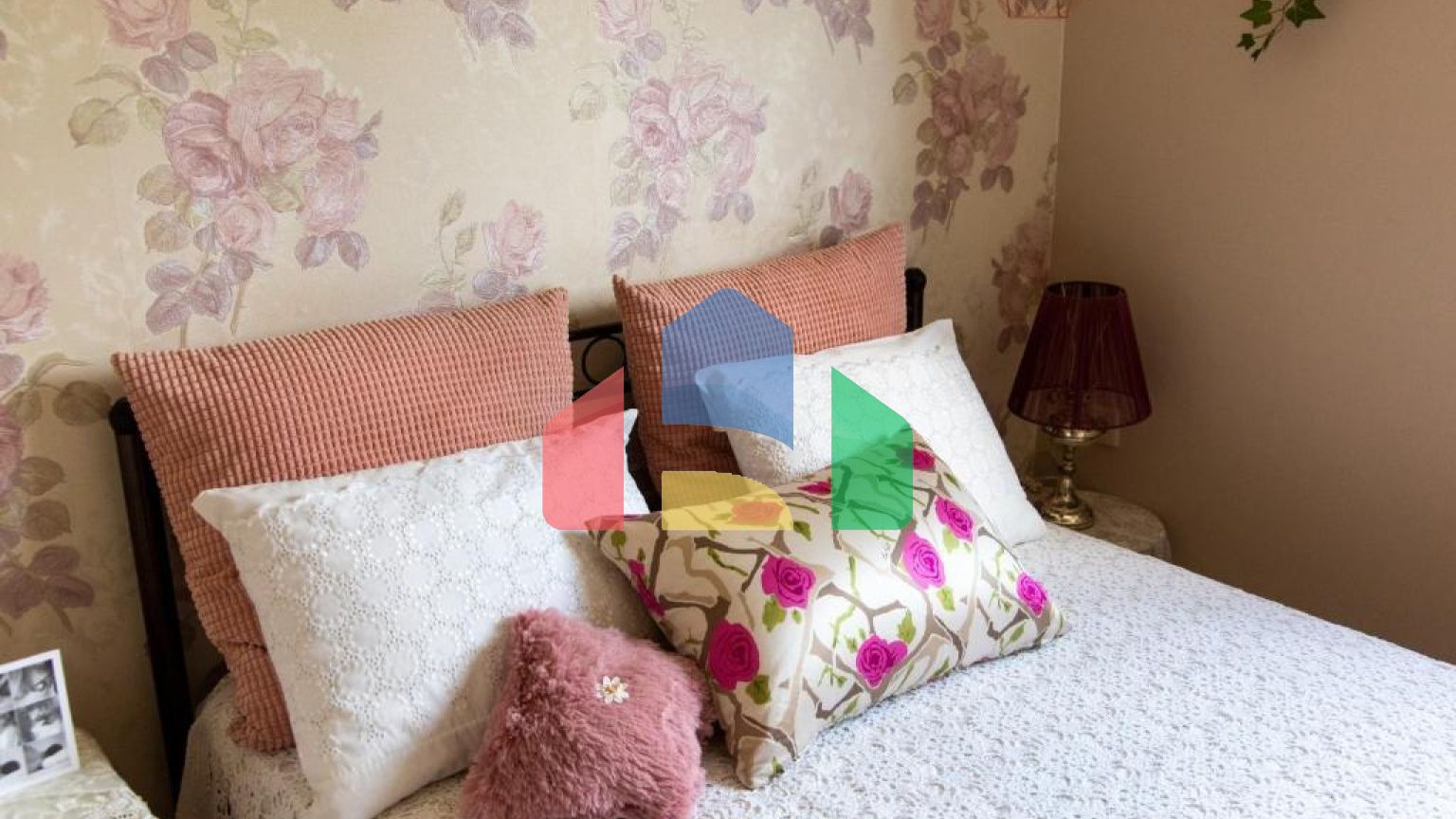 Продаж - Котедж 120 m² Евія