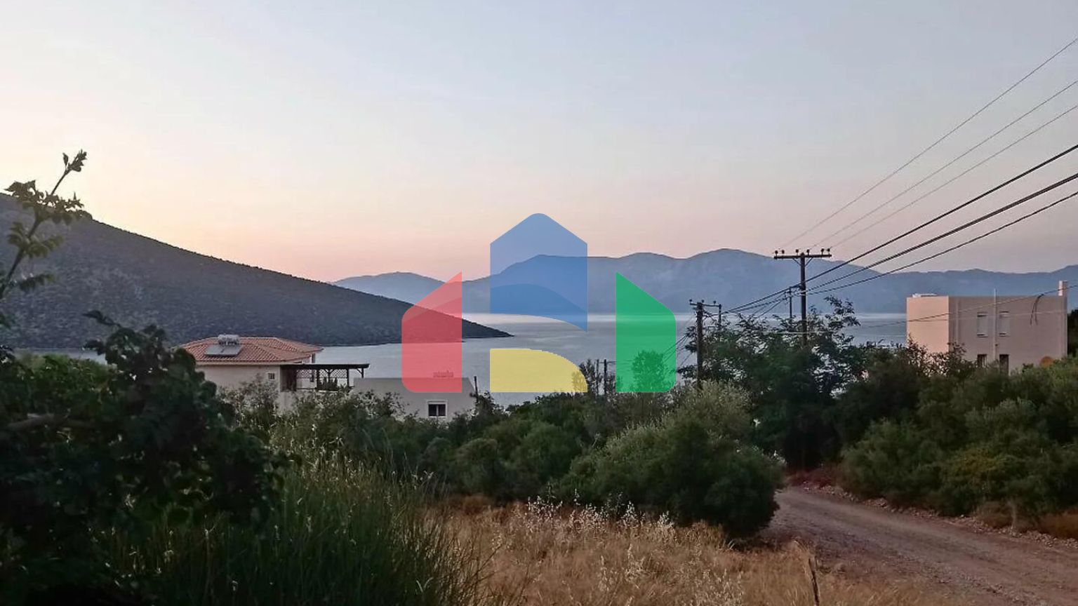 Продаж - Котедж 220 m² Евія