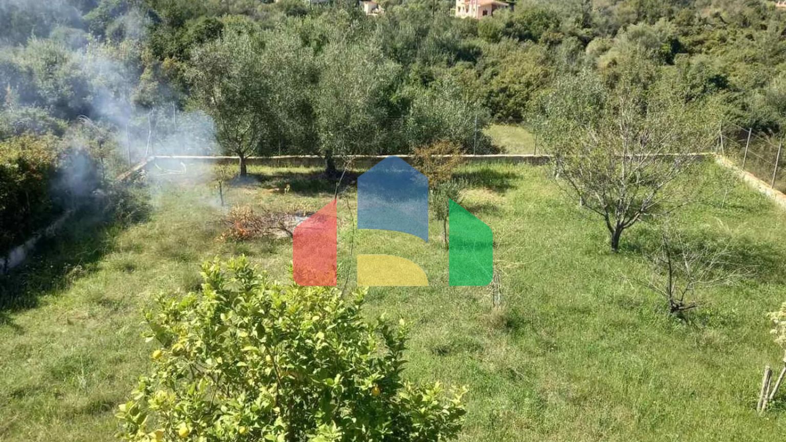 Продаж - Котедж 220 m² Евія