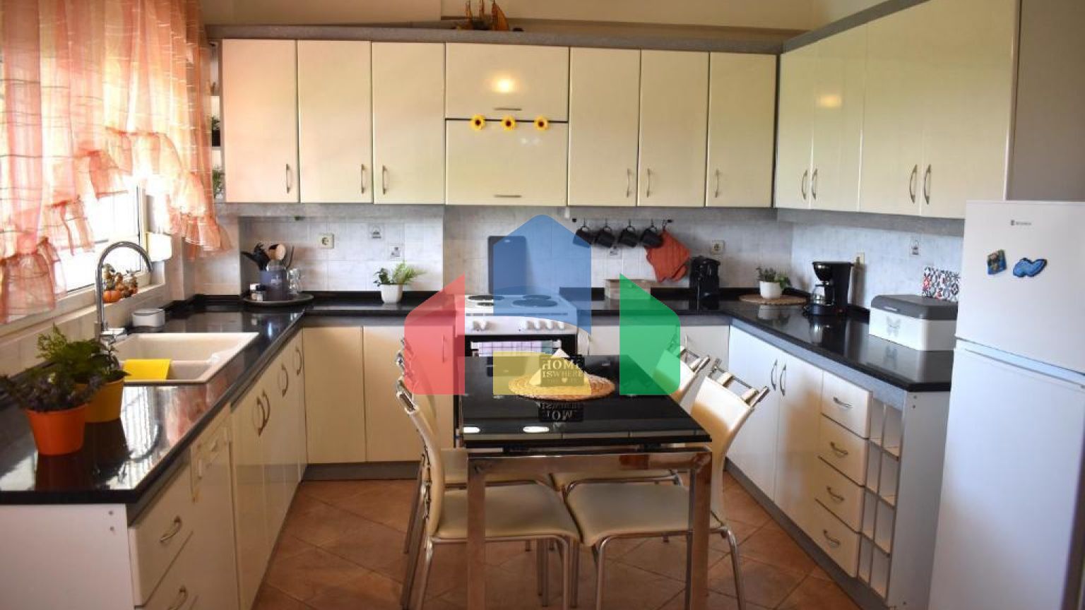 Продаж - Котедж 274 m² в Халкидіках