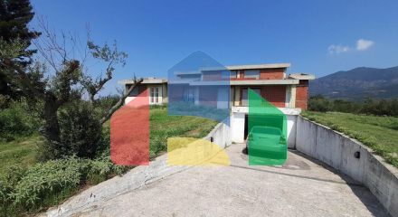 Продажа - Коттедж 630 m² в Халкидиках