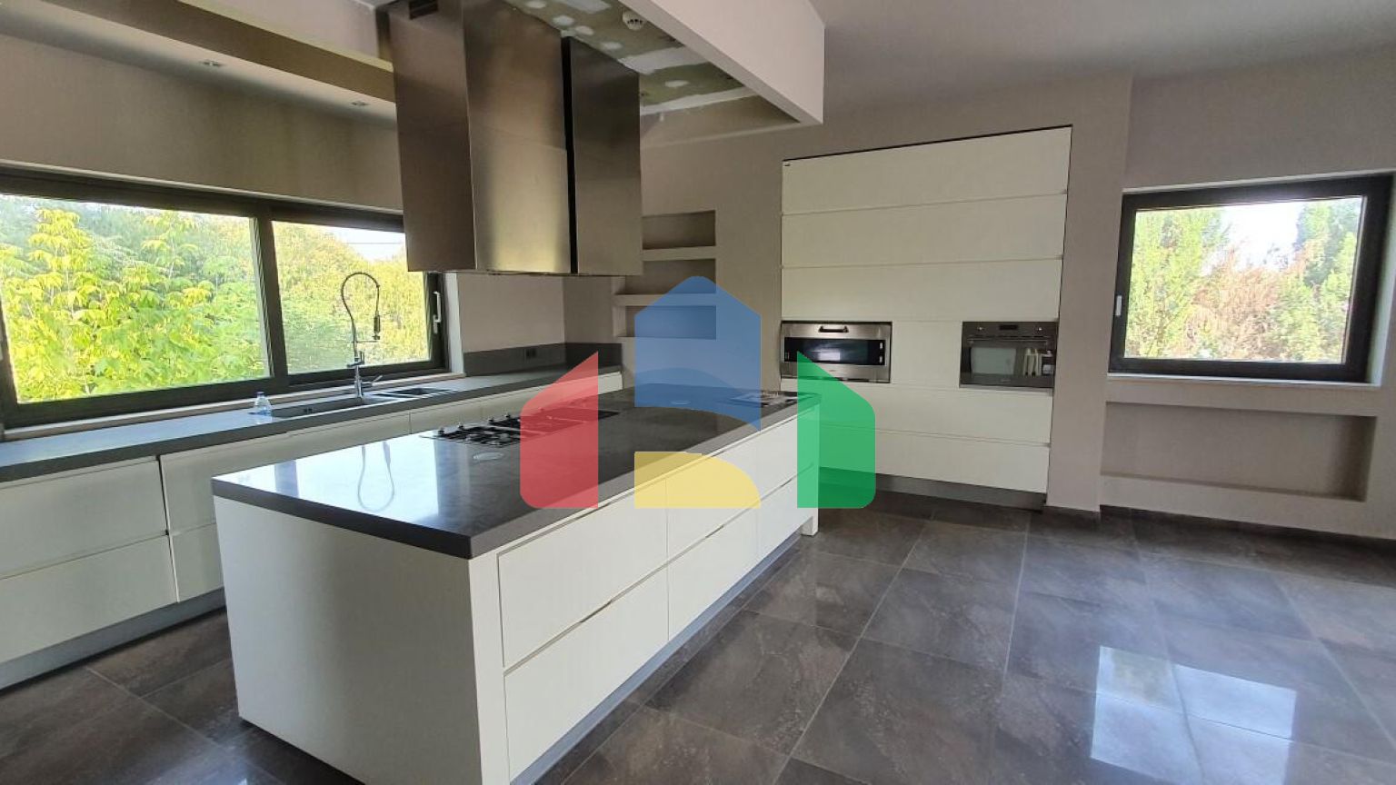 Продаж - Котедж 365 m² в Халкидіках