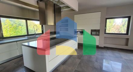 Продаж - Котедж 365 m² в Халкидіках