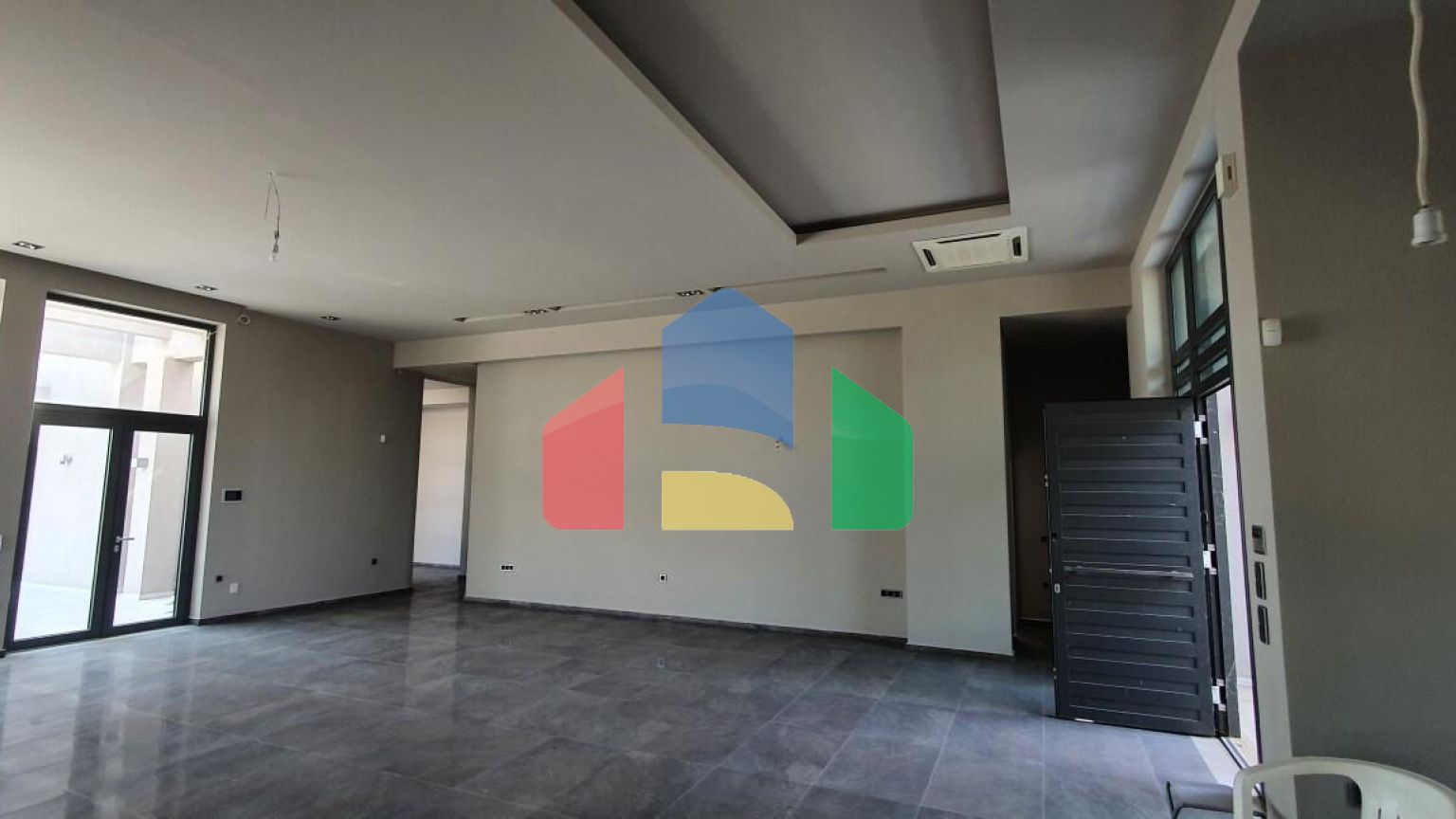 Продаж - Котедж 365 m² в Халкидіках