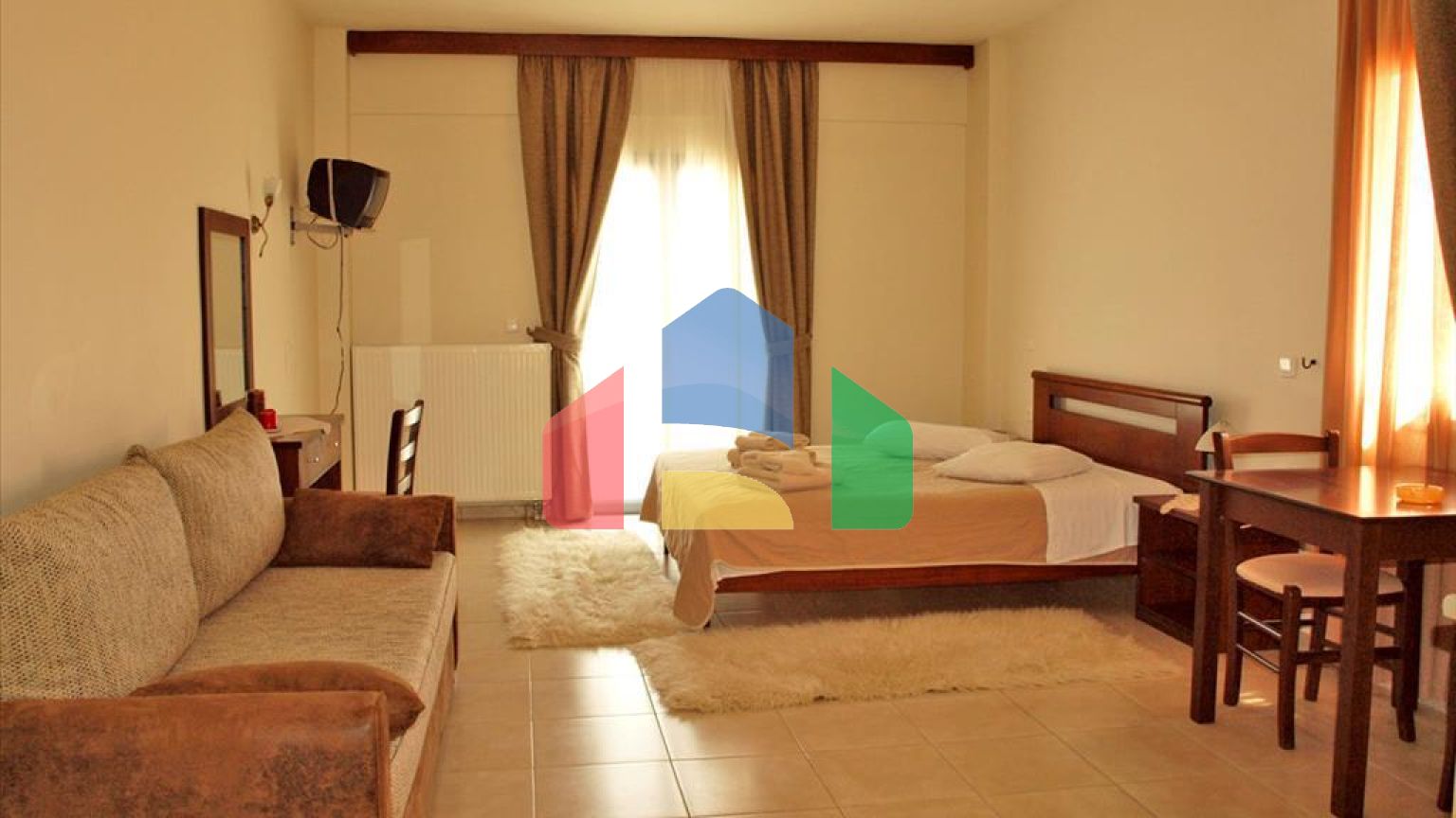 Продаж - Готель 891 m² в центральній Греції