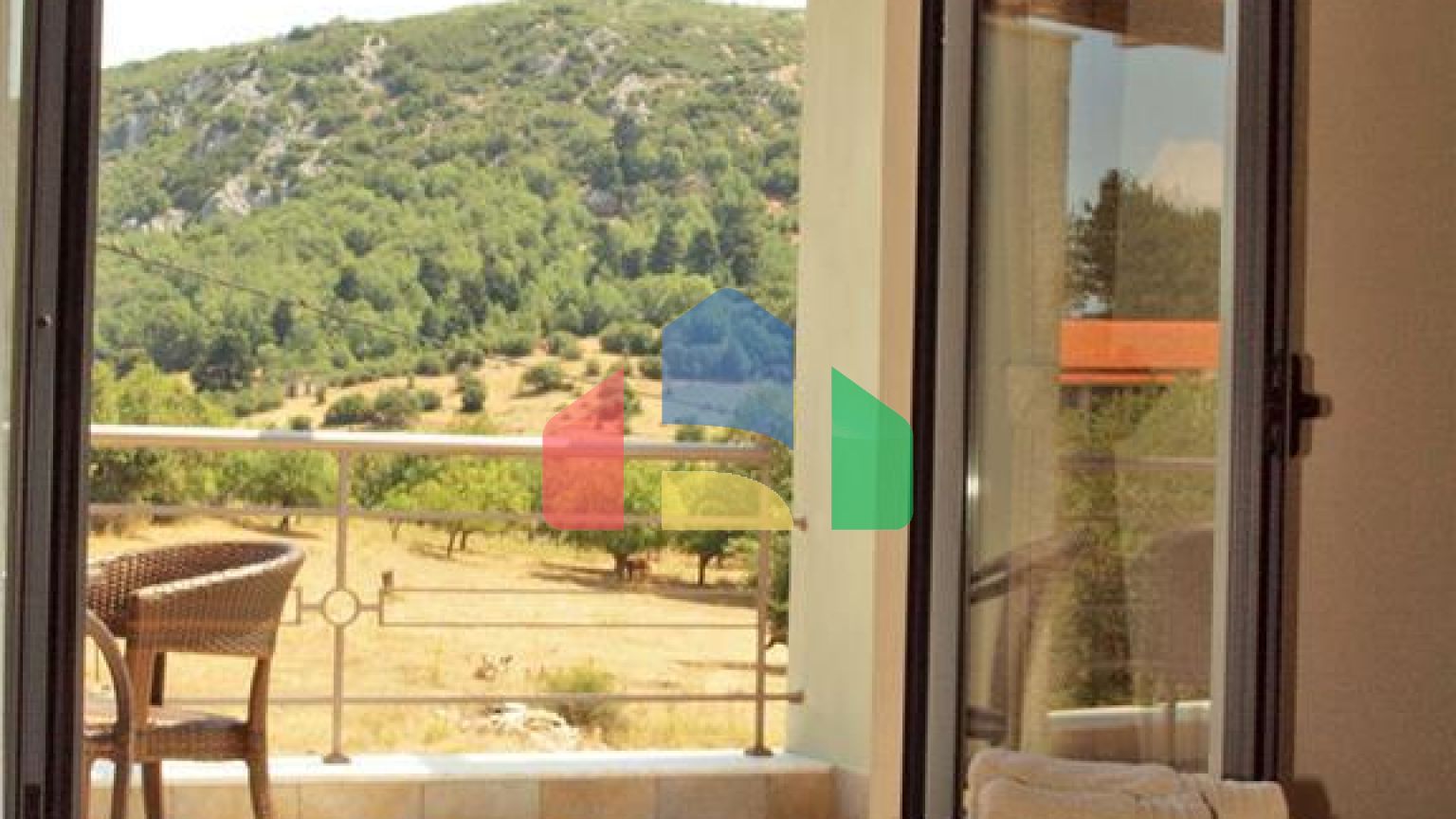 Продаж - Готель 891 m² в центральній Греції