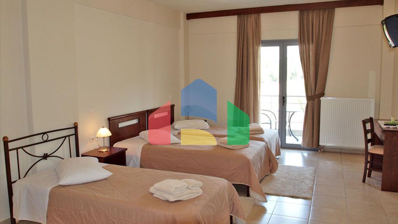 Продаж - Готель 891 m² в центральній Греції