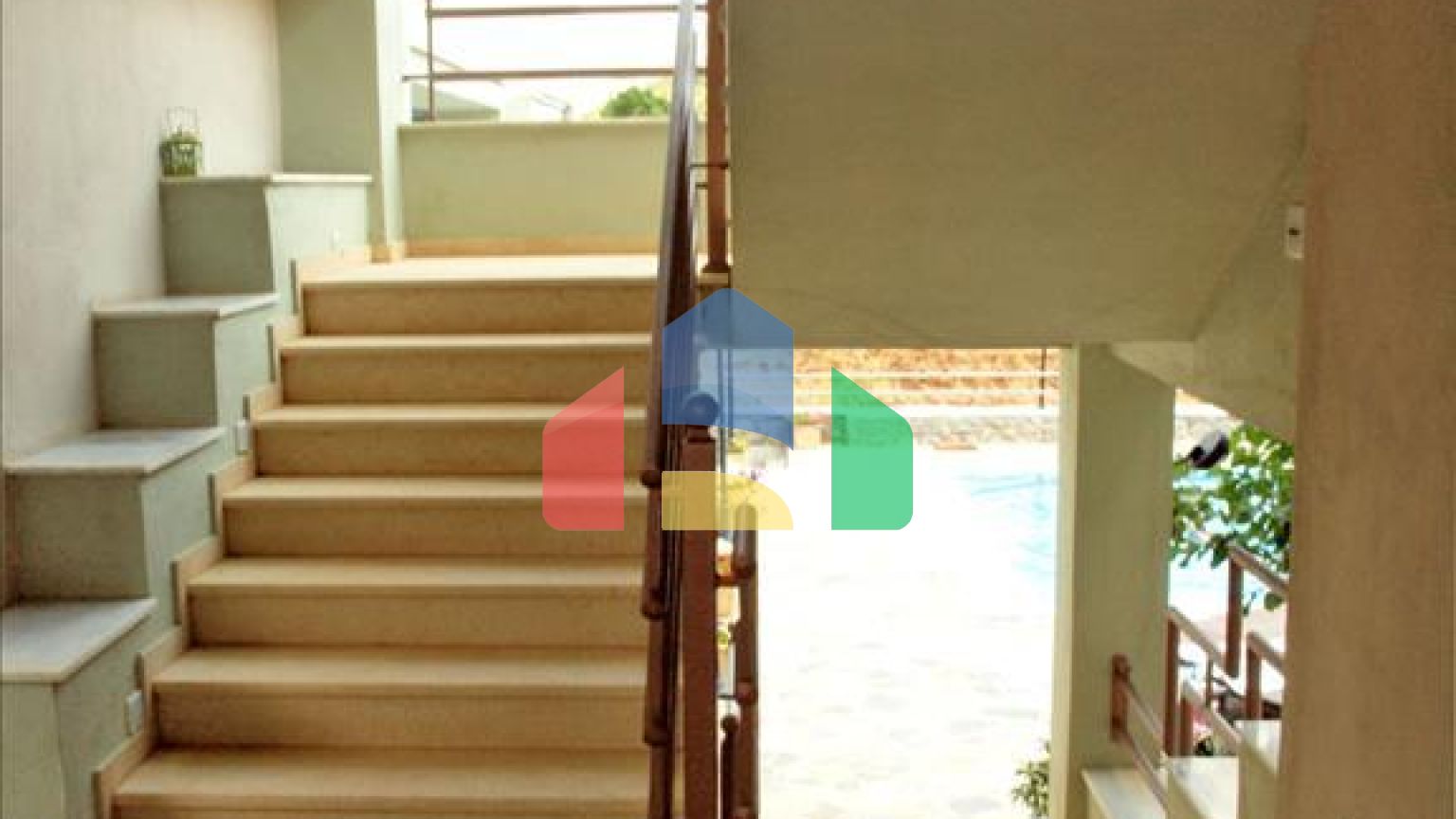 Продаж - Готель 891 m² в центральній Греції