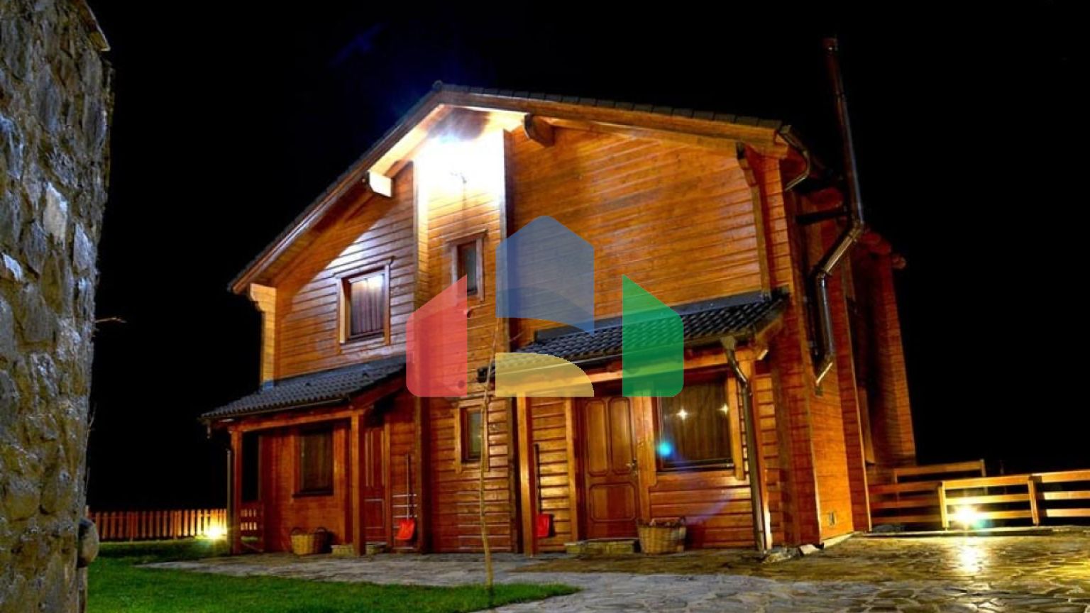 Продажа - Бизнес 2000 m² в центральной Греции