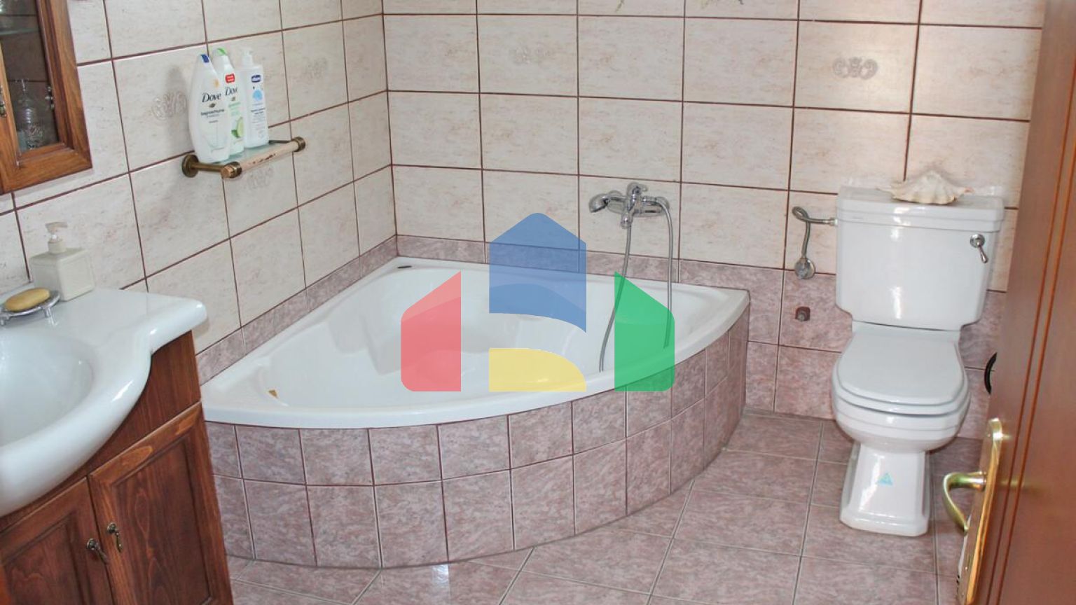 Продажа - Здание 380 m² в центральной Греции