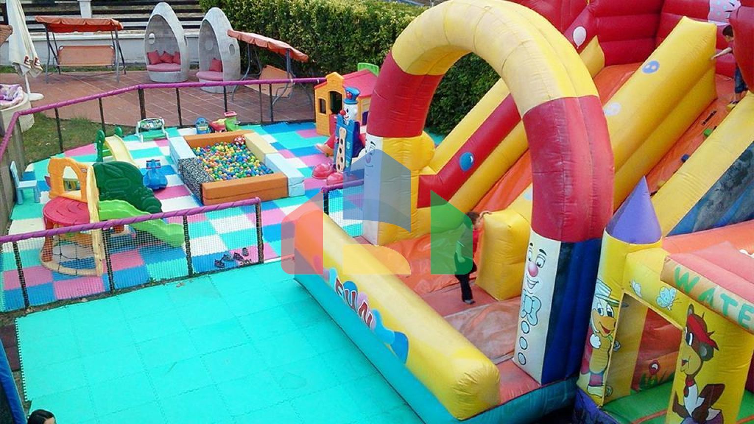 Продаж - Бізнес 700 m² в центральній Греції