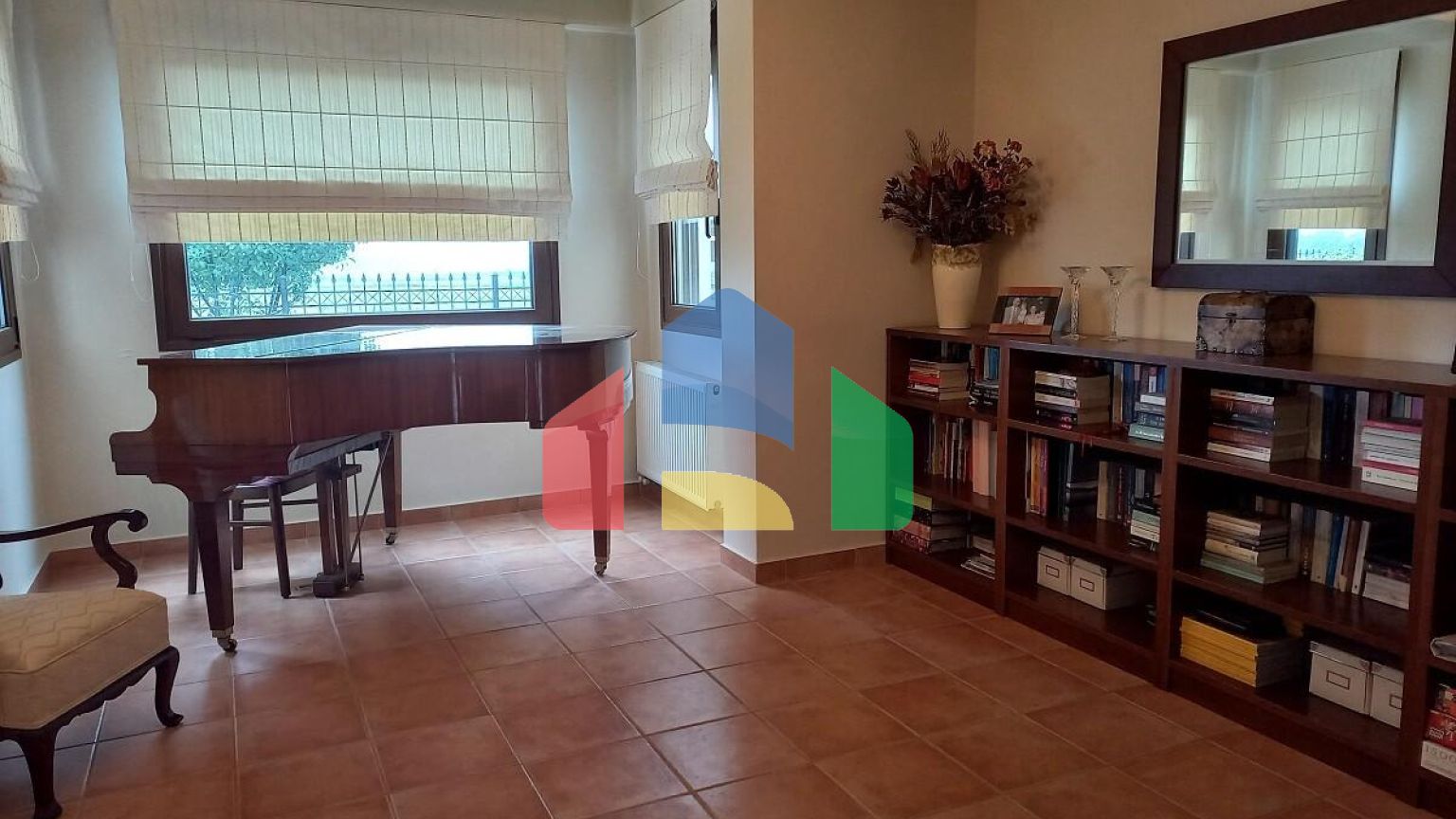 Продажа - Коттедж 365 m² в центральной Греции