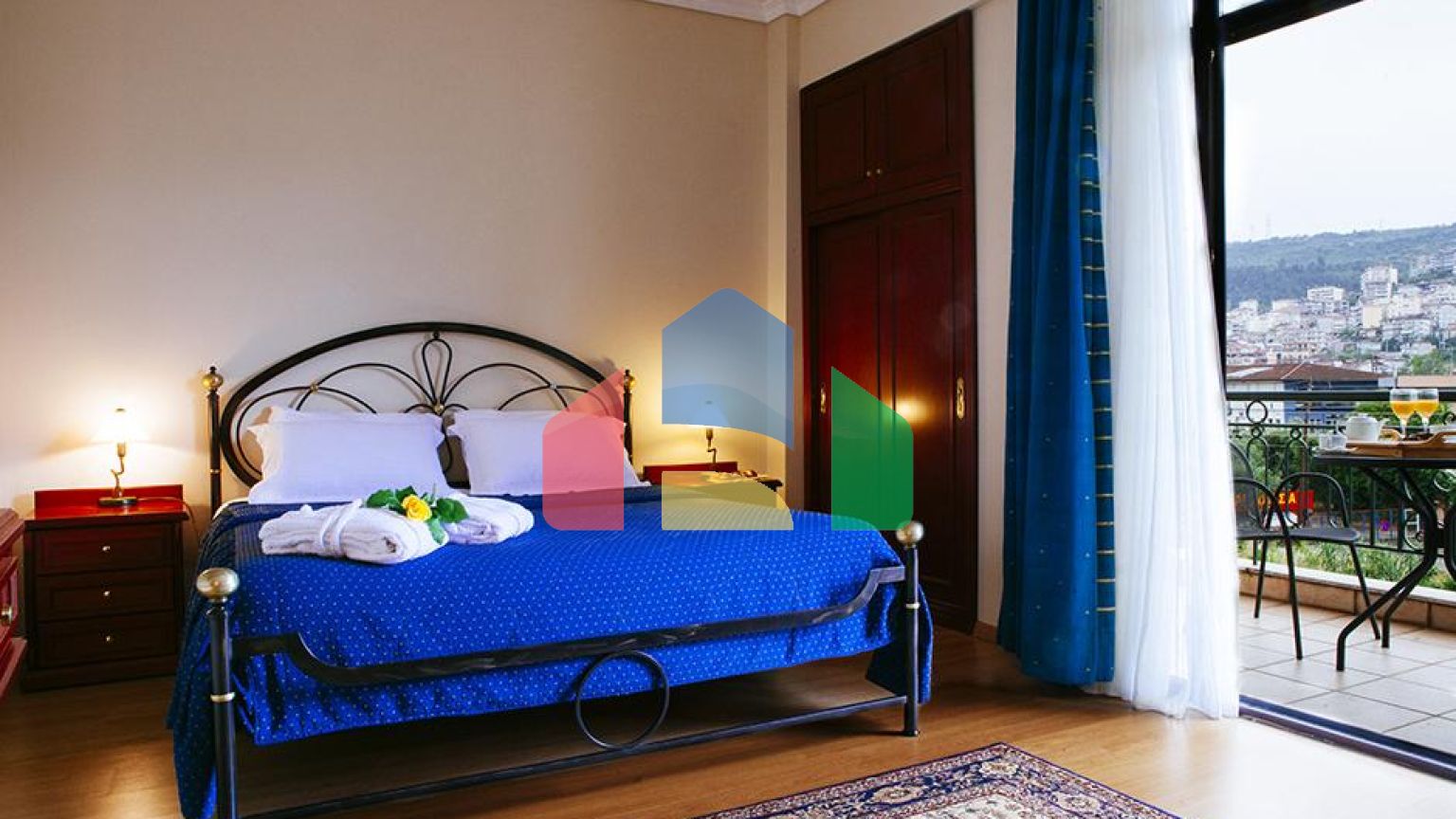 Продаж - Готель 5350 m² в центральній Греції