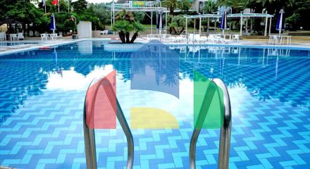 Продаж - Готель 8000 m² в центральній Греції