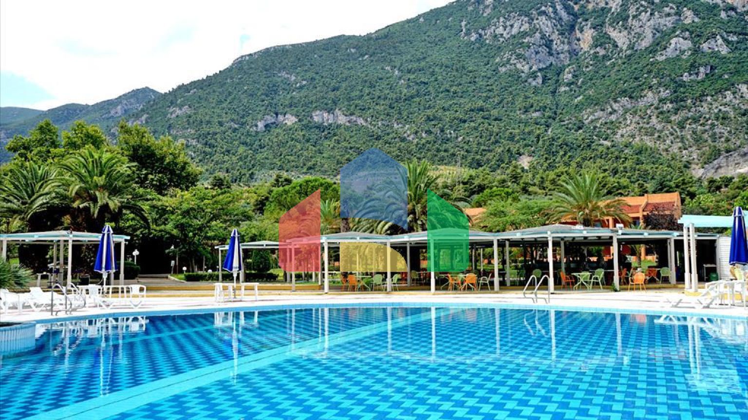 Продаж - Готель 8000 m² в центральній Греції