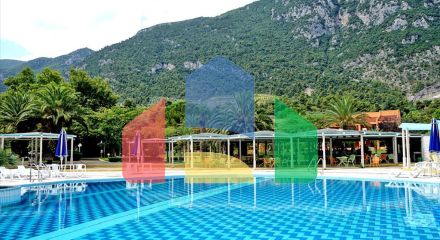 Продаж - Готель 8000 m² в центральній Греції